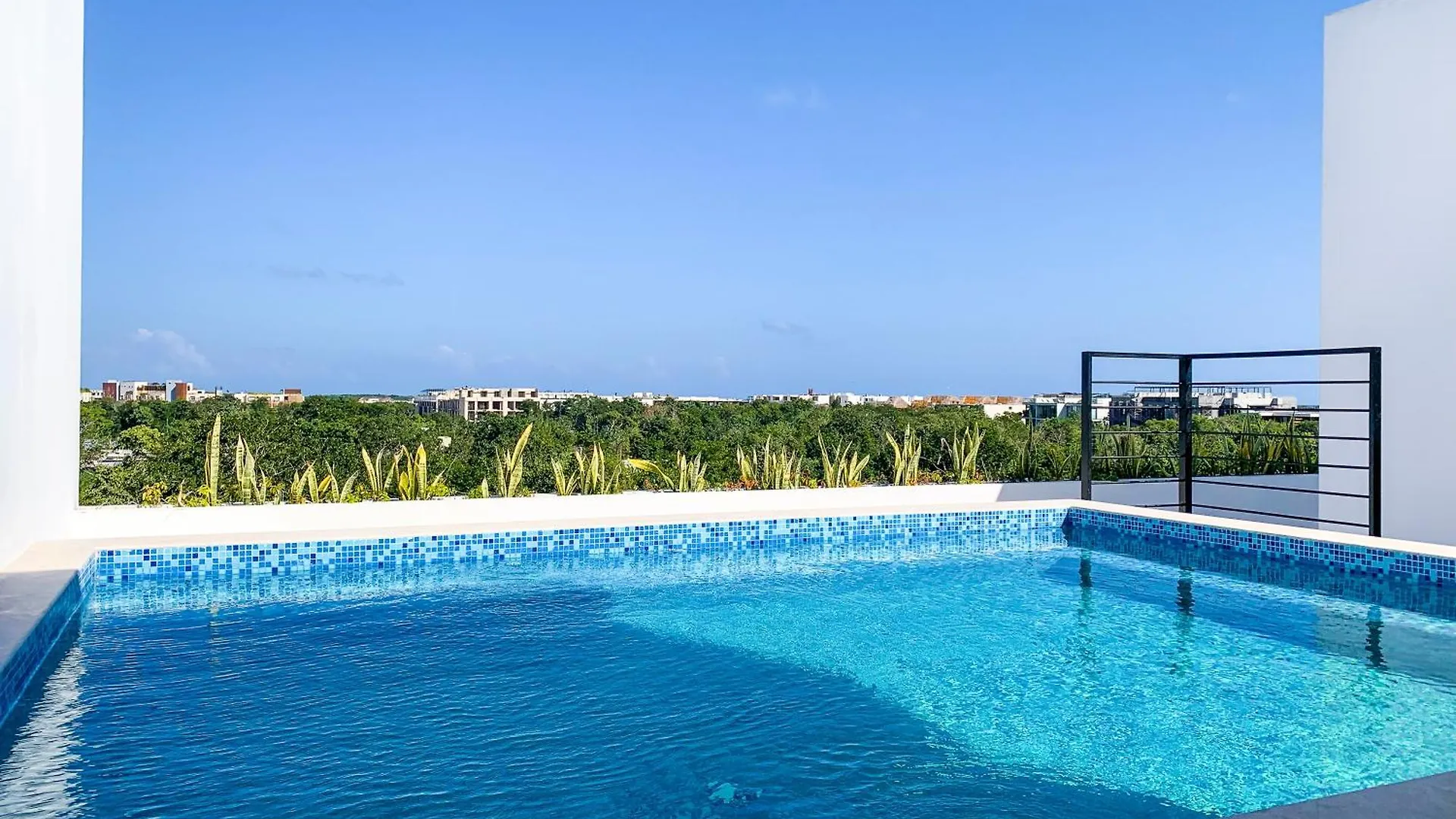 Luxe Penthouse With Rooftop Pool And Grill Tulum Mexique